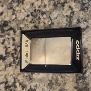 New Zippo Regular Street Chrome Lighter Made In The USA Classic Style